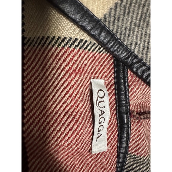 Quagga Womens Buffalo Plaid Hooded Poncho Vest Red Black Toggle One Size - Picture 4 of 7